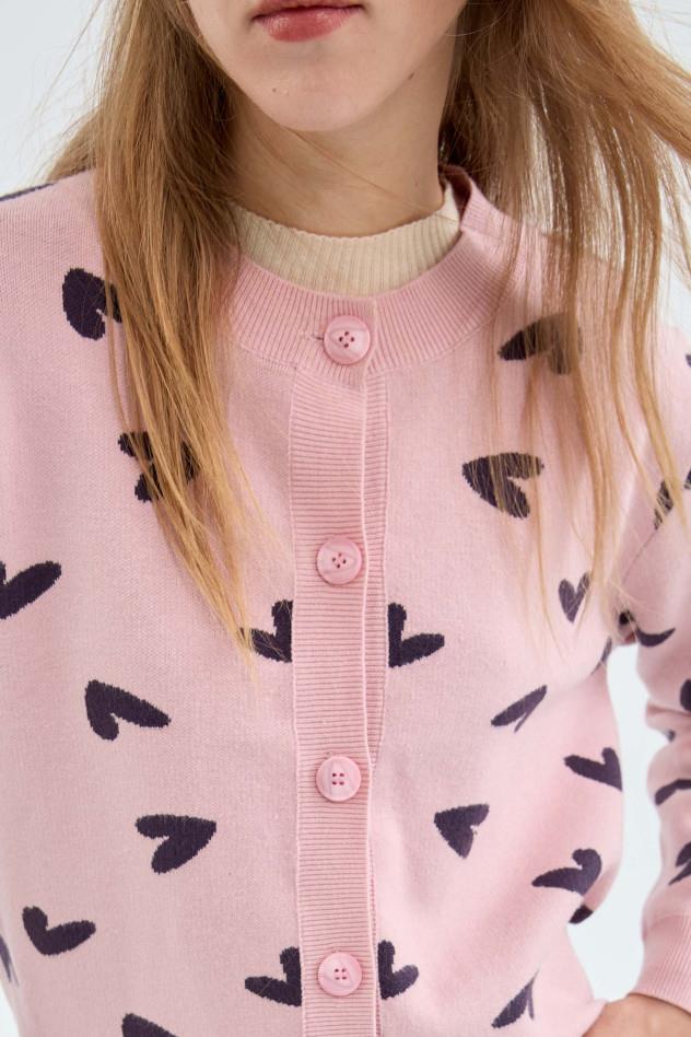 CHAQUETA DE PUNTO FINO CON ESTAMPADO DE CORAZONES