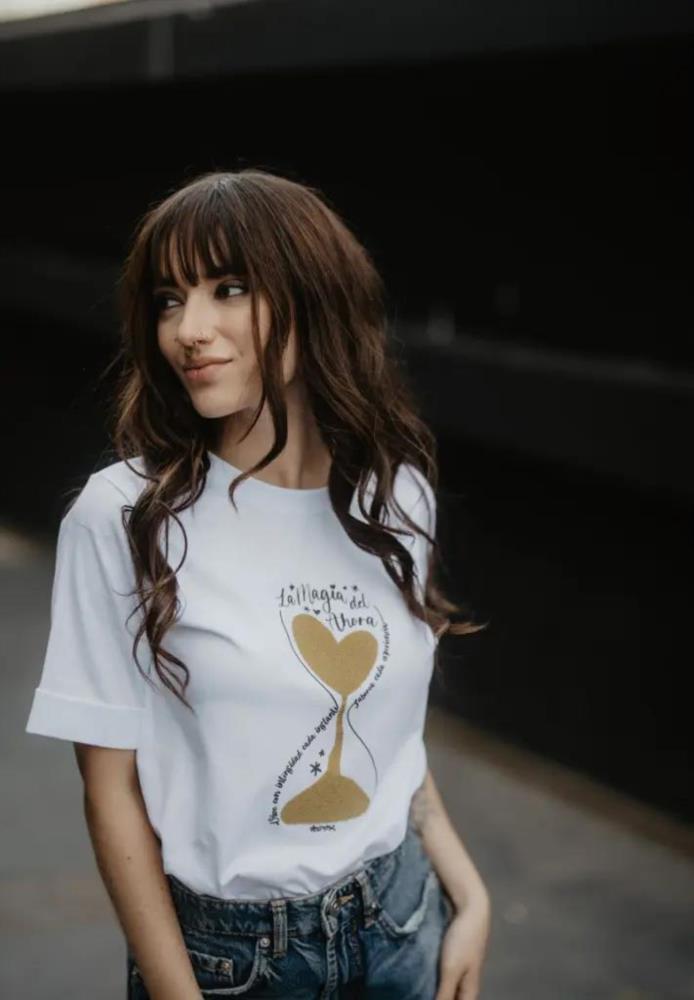 Camiseta Animosa La magia del ahora blanco
