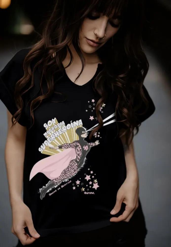Camiseta Animosa Simone de Beauvoir Súper heroína negra