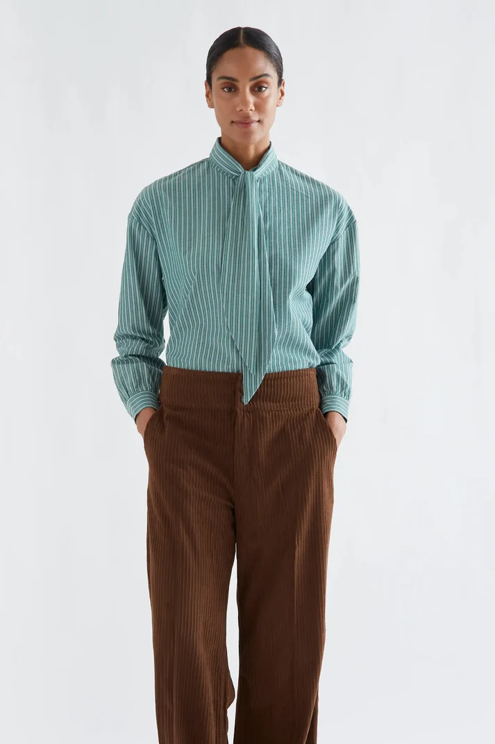Camisa Compañía Fantástica maxi lazada con estampado de rayas verdes