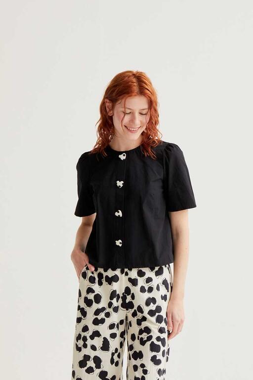 Blusa Compañía Fantástica 100% algodón con botones de corazones