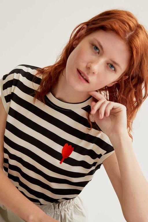 Camiseta Compañía Fantástica rayas negro