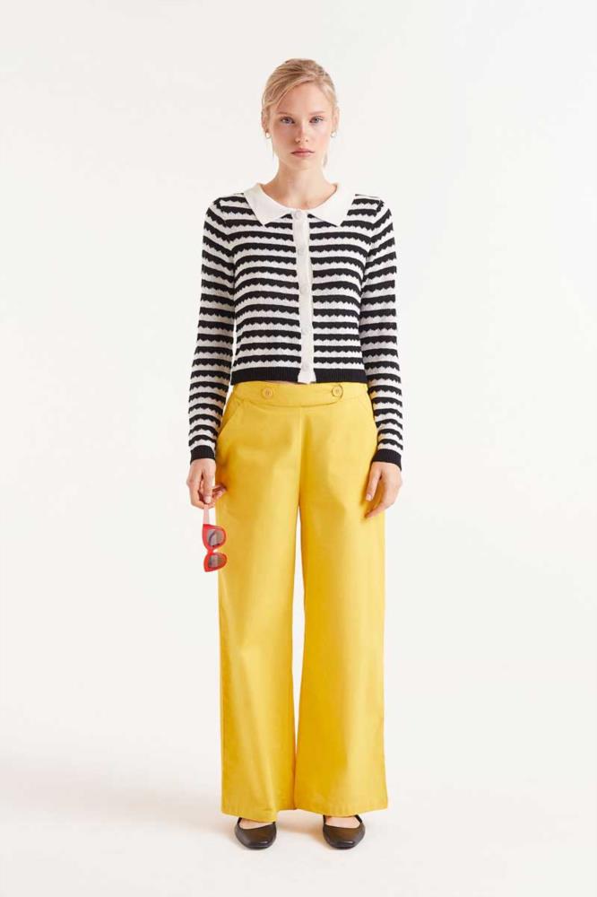 PANTALON RECTO BOTONES AMARILLO
