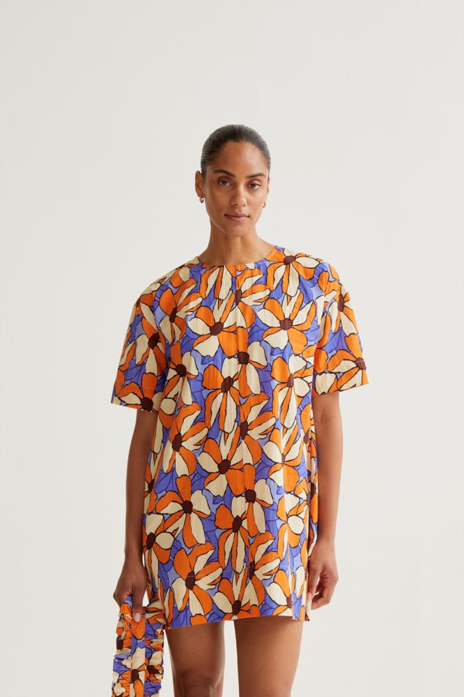 Vestido corto Compañía Fantástica con estampado floral