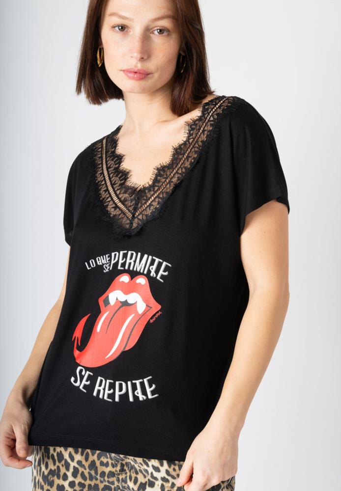 CAMISETA ANIMOSA LO QUE SE PERMITE NEGRA